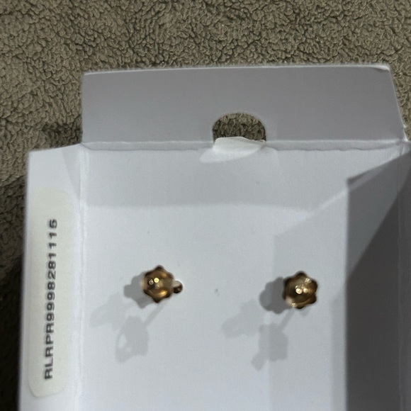 New- 10KT Gold Flower Earrings - Picture 2 of 3